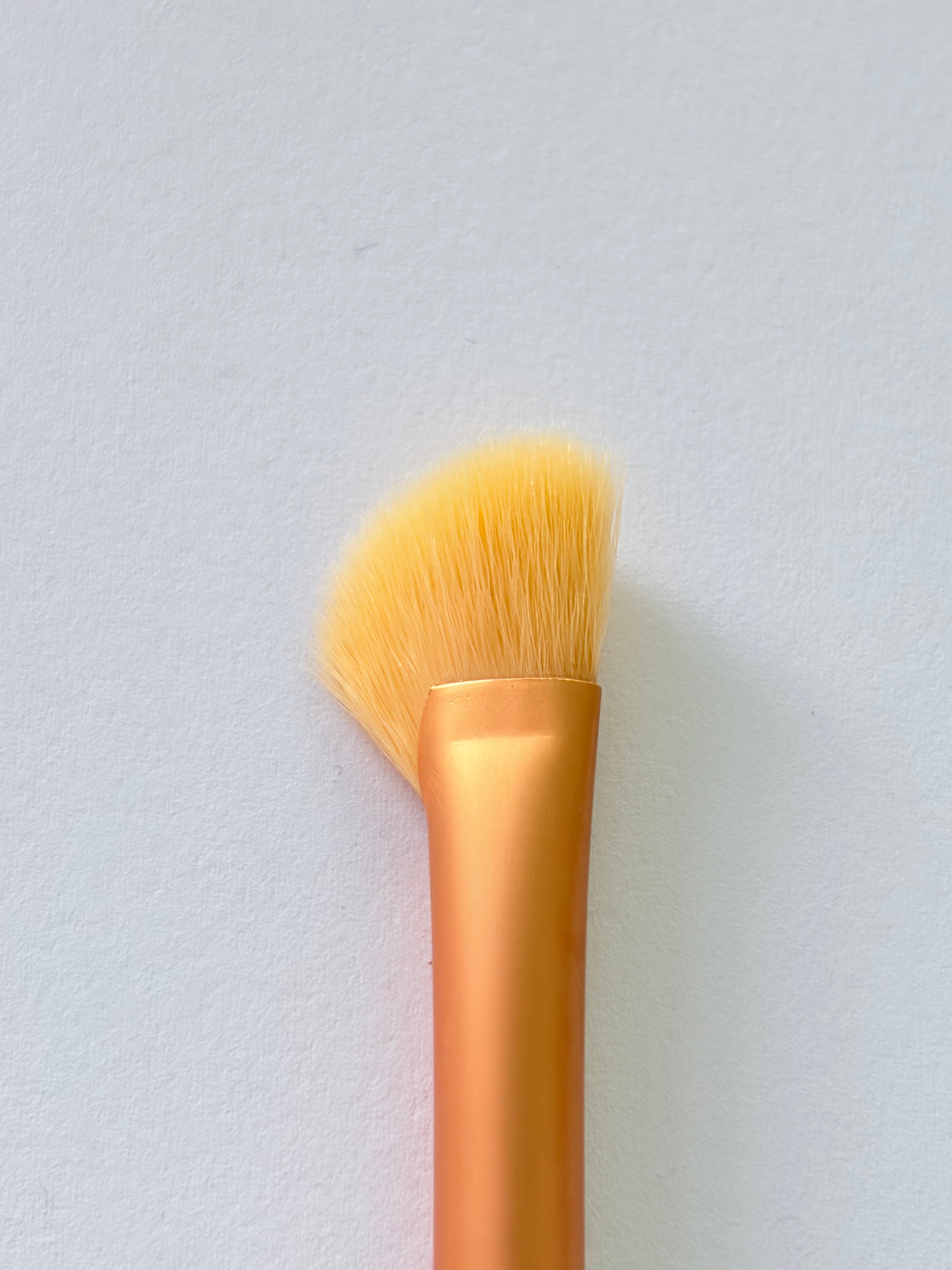 Angled Fan Concealer Brush – Precision Slanted Makeup Brush for Under Eye, Contour & Detail Blending