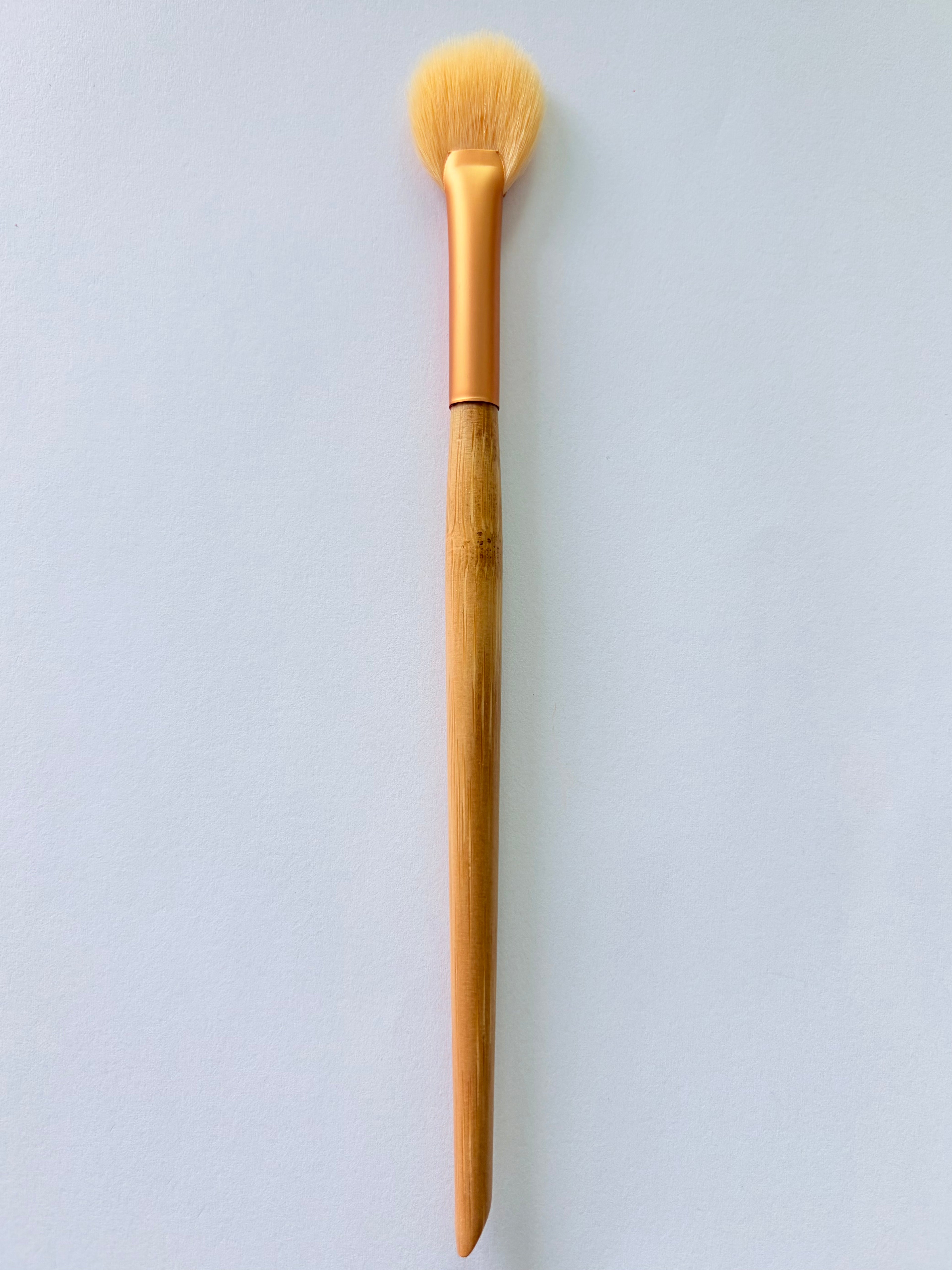 Ultra Soft Fan Highlighter Brush – Bamboo Handle Makeup Brush for Highlighting, Contouring & Glow Finish