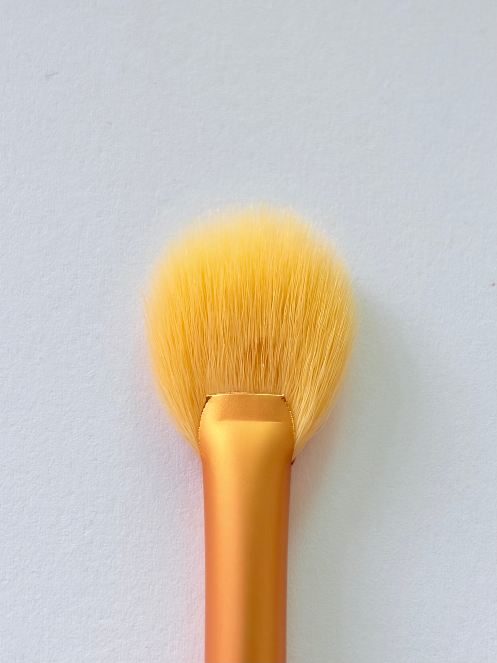Ultra Soft Fan Highlighter Brush – Bamboo Handle Makeup Brush for Highlighting, Contouring & Glow Finish