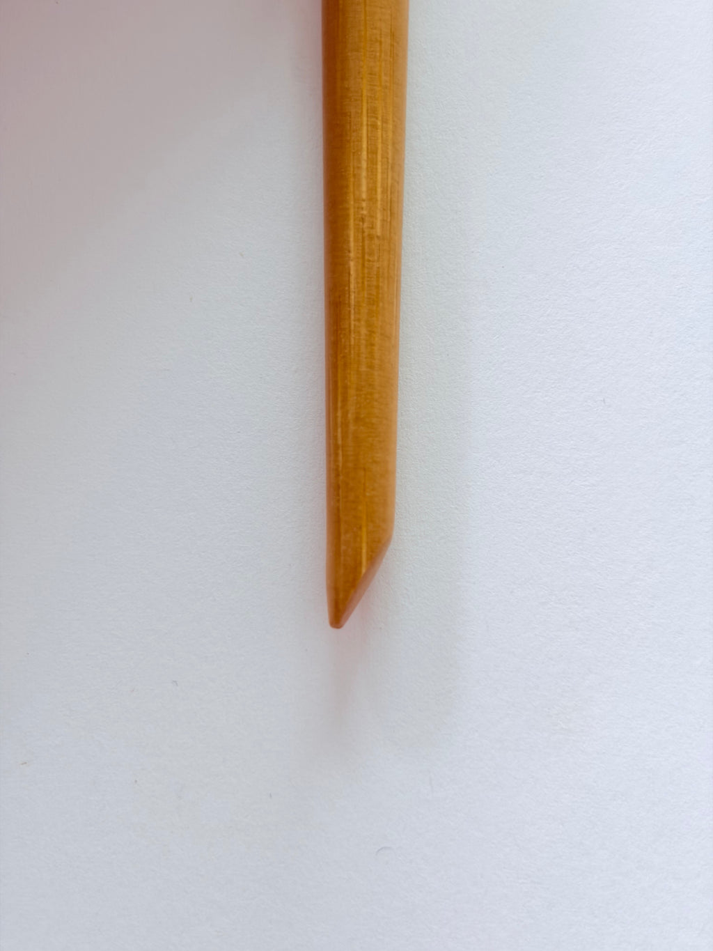 Ultra Soft Fan Highlighter Brush – Bamboo Handle Makeup Brush for Highlighting, Contouring & Glow Finish