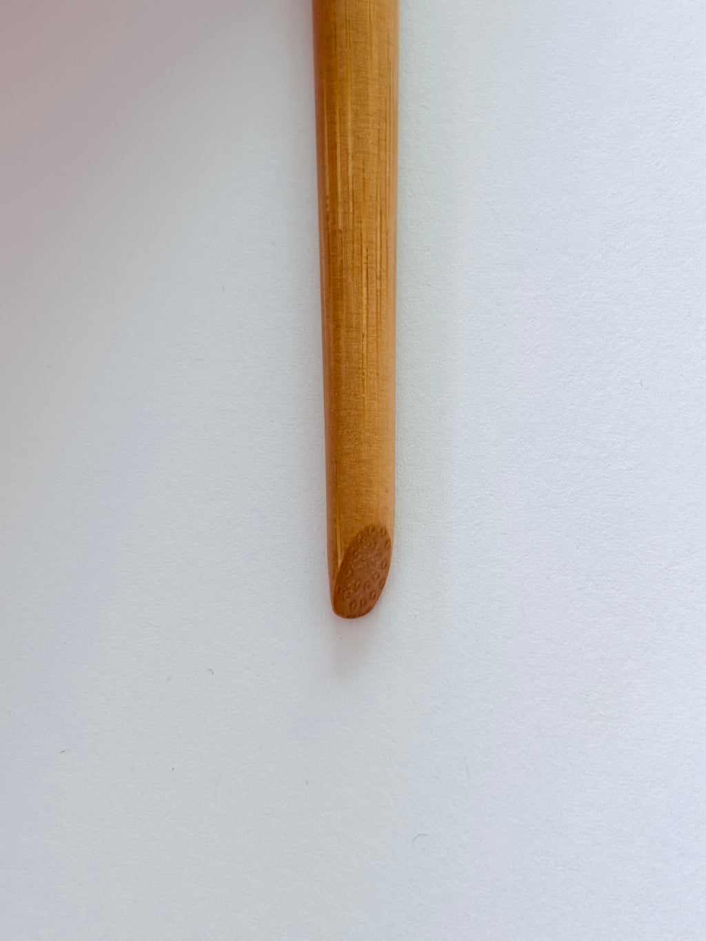 Ultra Soft Fan Highlighter Brush – Bamboo Handle Makeup Brush for Highlighting, Contouring & Glow Finish