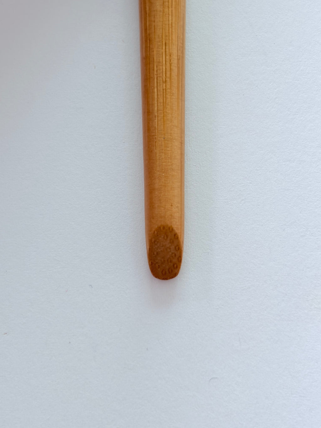Ultra Soft Fan Highlighter Brush – Bamboo Handle Makeup Brush for Highlighting, Contouring & Glow Finish