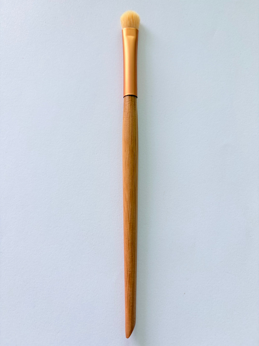Professional Eyeshadow Brush – Soft Blending Eye Makeup Brush for Precise Shading & Seamless Blending