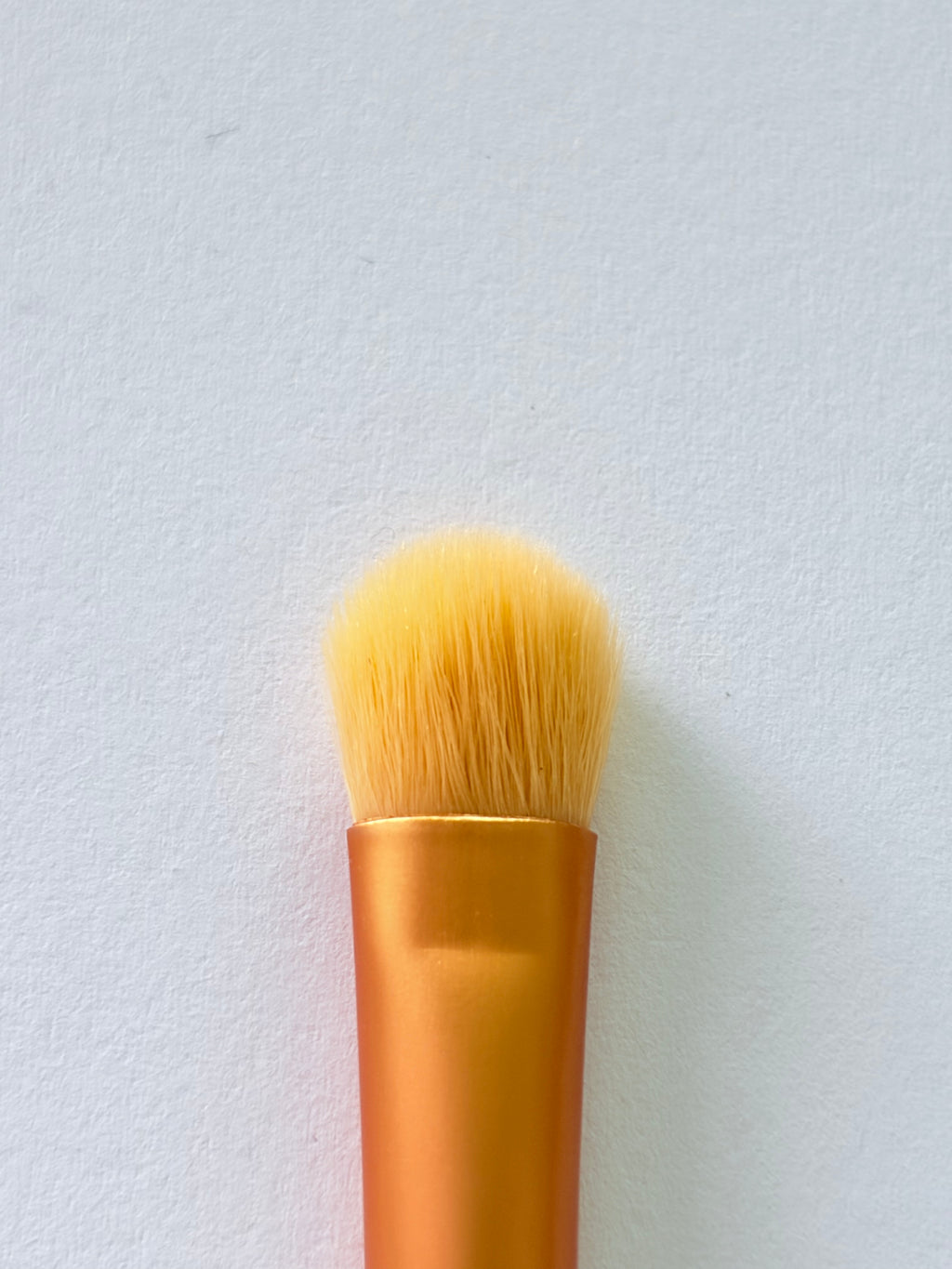 Professional Eyeshadow Brush – Soft Blending Eye Makeup Brush for Precise Shading & Seamless Blending