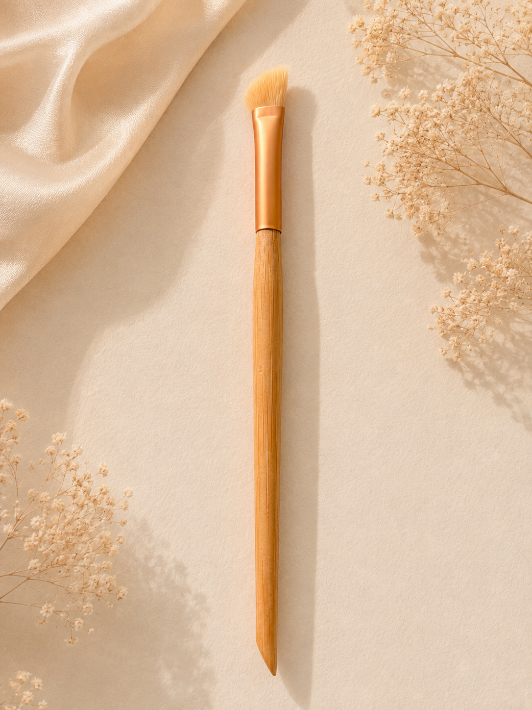 Angled Fan Concealer Brush – Precision Slanted Makeup Brush for Under Eye, Contour & Detail Blending